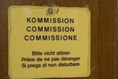 Schild für Kommissionssitzung